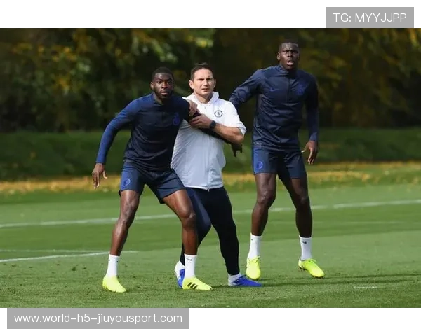 切尔西冬窗继续强化防线，后防补强成为当务之急，切尔西进攻